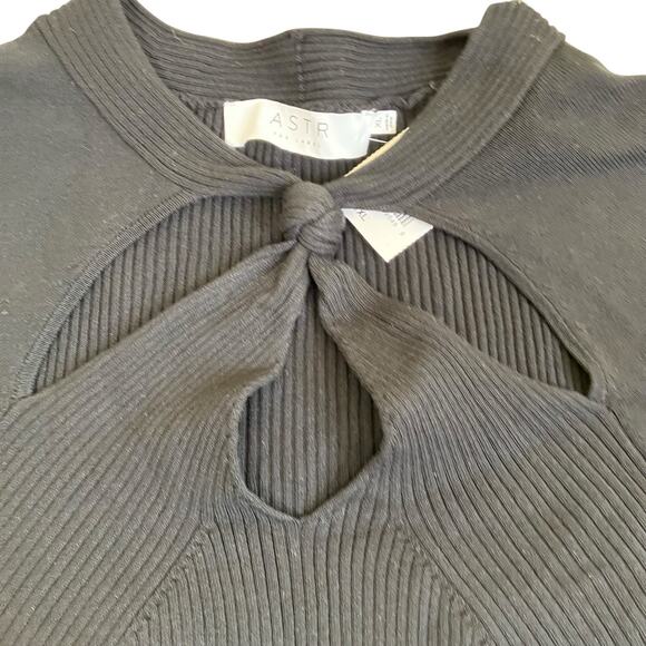 ASTR The Label Sz XL NWT Ribbed Knit Cut-out Neck Sweater Pullover Stretchy - Picture 7 of 16